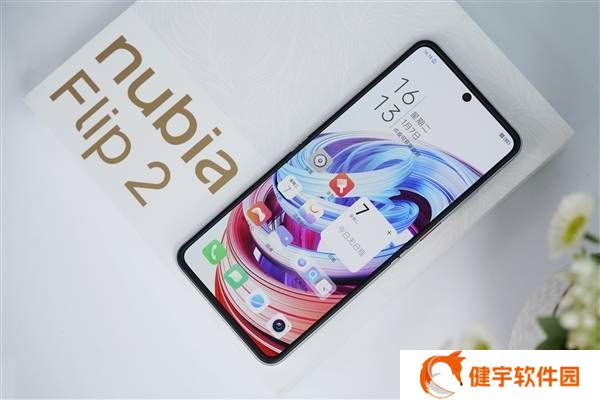 努比亚Flip 2小折叠新机亮相：AI萌宠、双屏预览，售价2899元起！