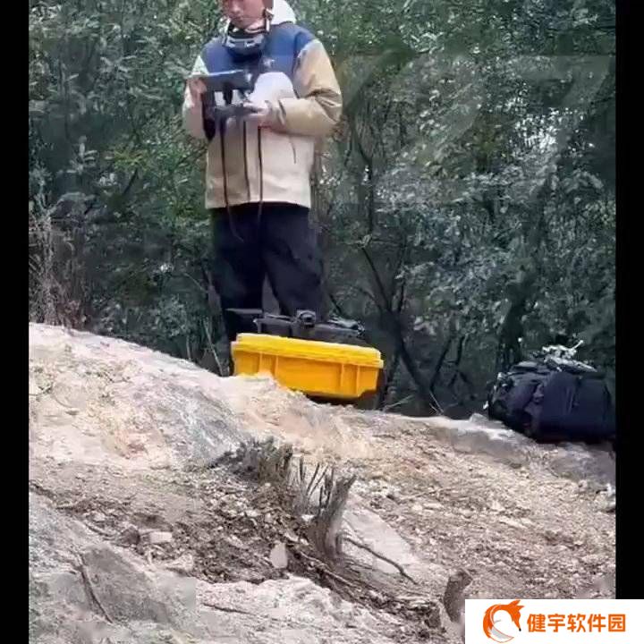 大疆Mavic 4 Pro无人机新曝光：流线型设计似鹰，量产在即？
